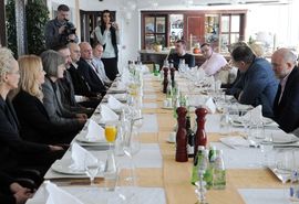Smanjiti naknade za sjedenje u odborima