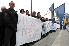 Policija spriječila 200 bivših vojnika da provale u Parlament FBiH