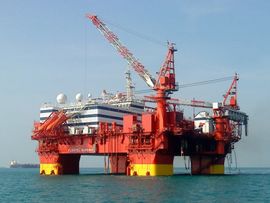 Evakuisano oko 400 radnika, naftna platforma počela da se naginje