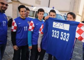 Hrvatski dres za premijera, da ne trči u engleskom