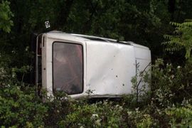 Vozač izgubio kontrolu nad autom, sletio s puta i poginuo