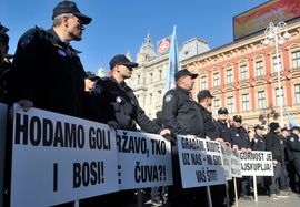 Policajci protestuju zbog odgađanja otpremnina