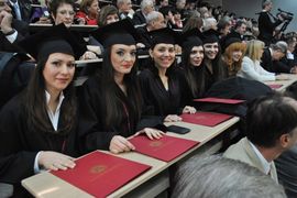 Prva završila ekonomski fakultet sa svim desetkama