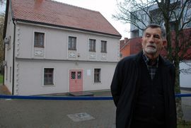 Oskrnavljena rodna kuća doktora Mladena Stojanovića