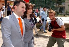  Albanci u Tirani makedonskog premijera Nikole Gruevskog gađali jajima