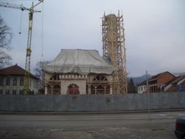 Porušen dio ograde oko Ferhadije, uhapšena jedna osoba