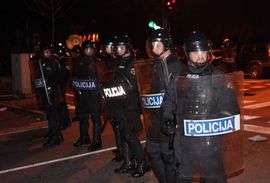 Protesti u Kranju, predsjednik poziva na mir