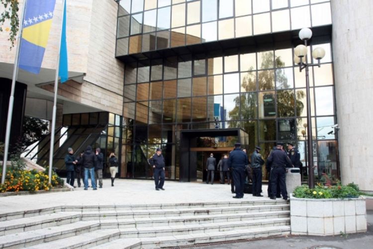 Policija spriječila upad bivših vojnika u zgradu Parlamenta