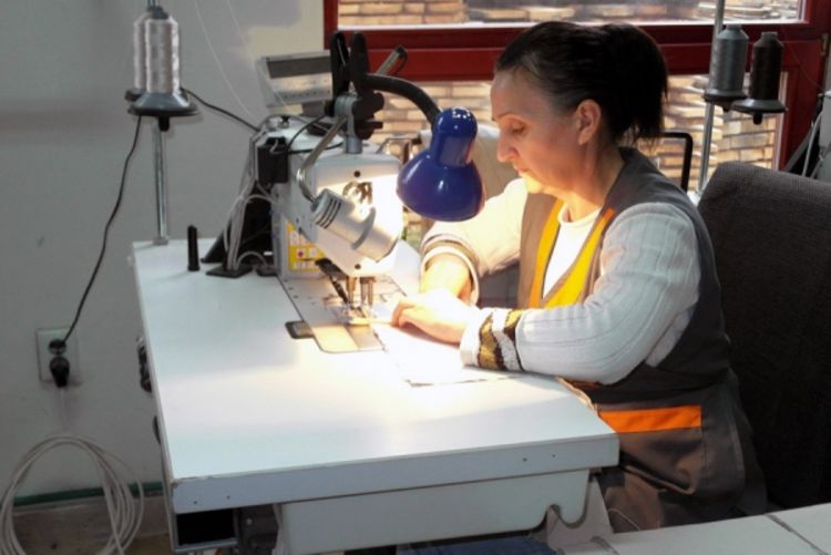 Otvorena fabrika stolica