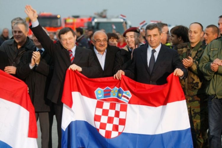 Gotovina i Markač stigli u Hrvatsku, euforičan doček na Trgu bana Jelačića