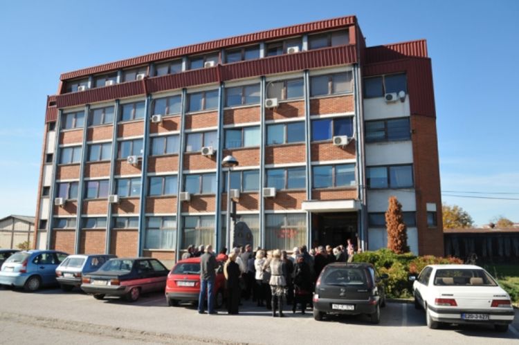 Pakt tajkuna protiv radnika Metala