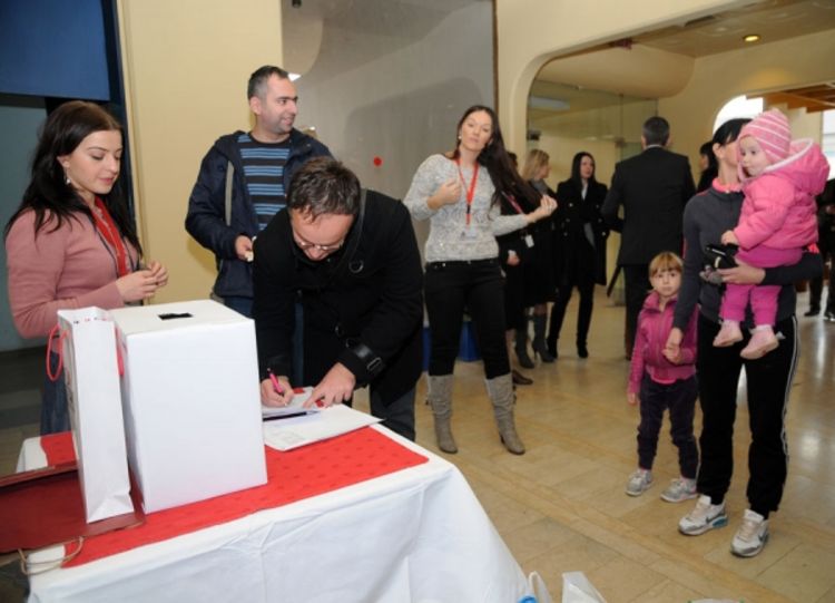 Brojni darovi za sina preminule Jelene Trikić