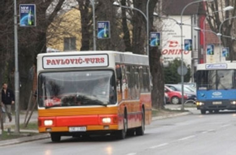 Banjaluka: Autobus pun putnika udario u stub