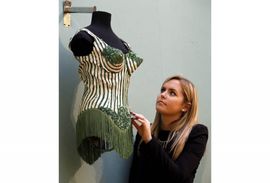 Madonin korset prodat za 51.971 dolar