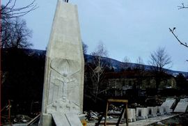U Bileći uklanjaju spomenik partizanima, a podižu četnicima