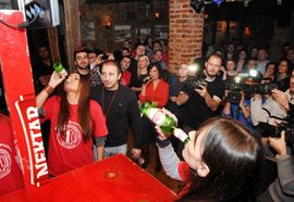 Ekipe iz medija se takmičile u ispijanju piva