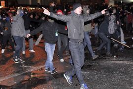 Slovenci ne odustaju od protesta