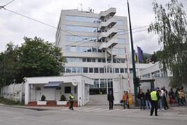 Muškarac spriječen u namjeri da se zapali ispred zgrade OHR-a