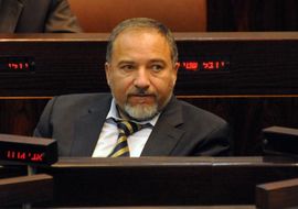 Liberman podnio ostavku