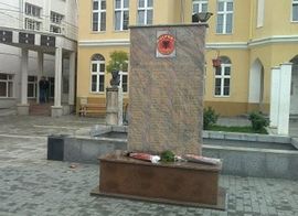 Spriječeno rušenje spomenika u Preševu