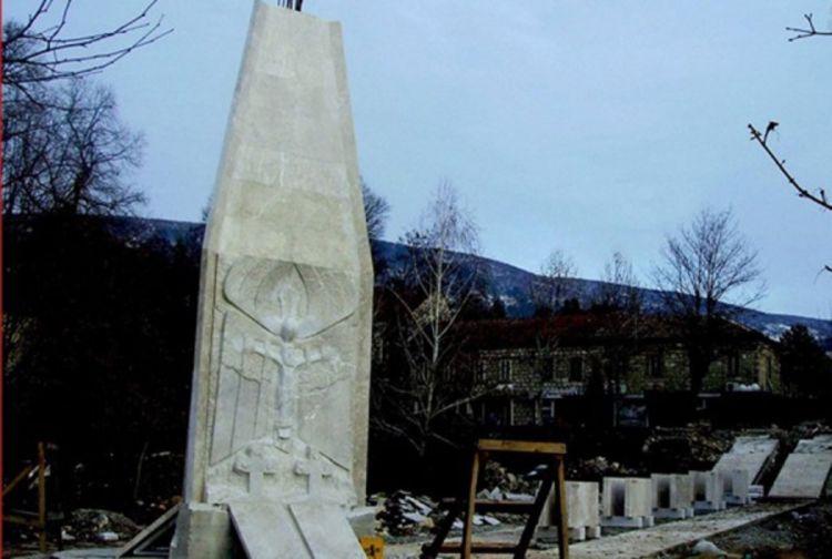 U Bileći uklanjaju spomenik partizanima, a podižu četnicima