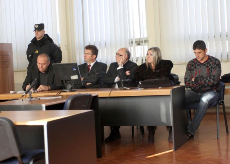 Smiljaniću blokirani stanovi i audi