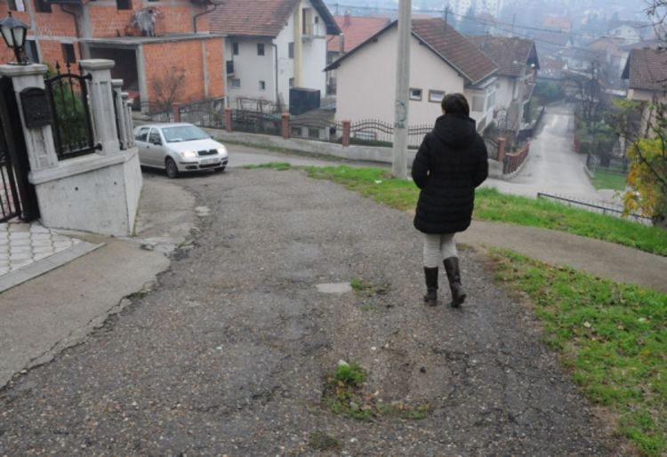 Kanalizacija stvara probleme mještanima Ulice Petra Mećave
