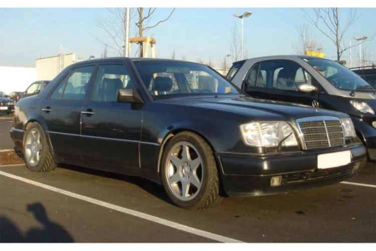 Zbog krađe mercedesa uhapšena 3 lica