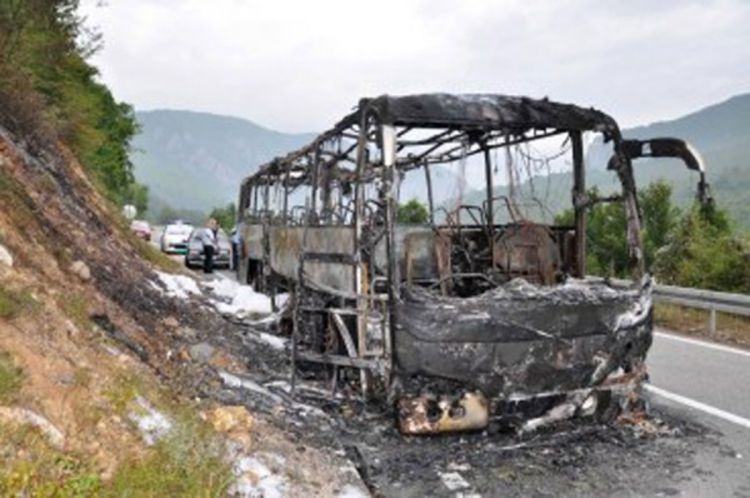 Zapalio se autobus na Bradini