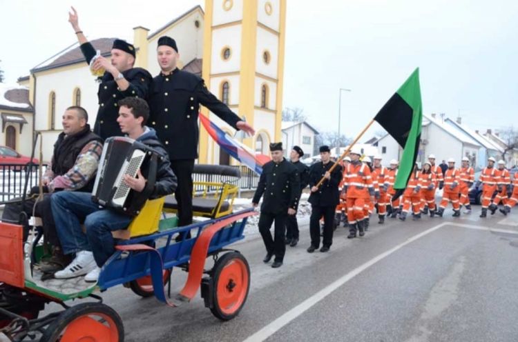 Obred inicijacije prošli brucoši Rudarskog fakulteta