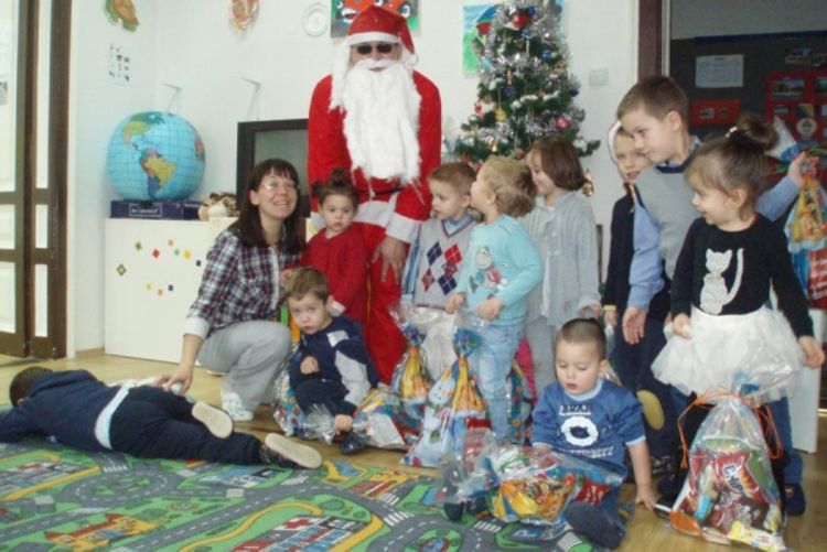 Sveti Nikola posjetio djecu u "Kockici"