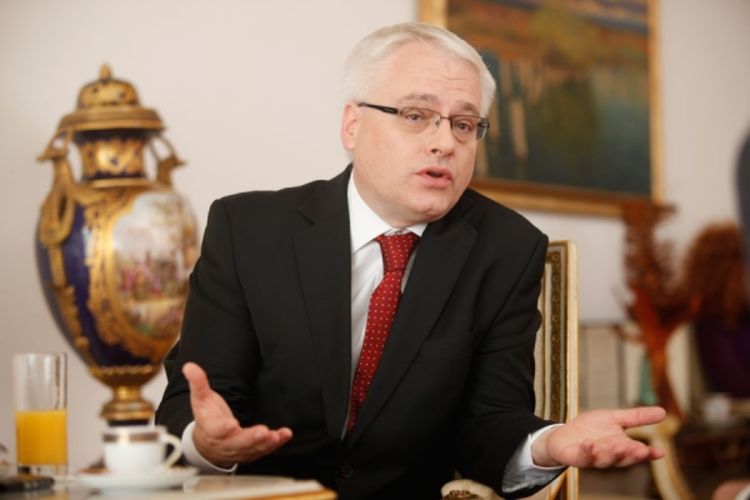Josipović: Susret s Nikolićem nije moguć