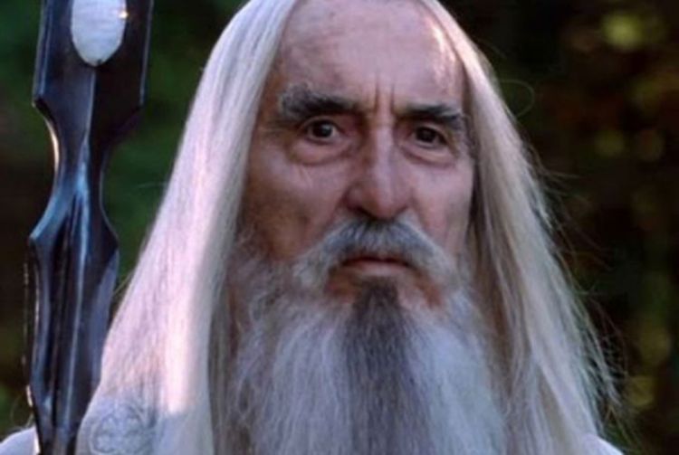 Saruman praši: 90-godišnji Kristofer Li snimio hevi metal obrade božićnih pjesama 