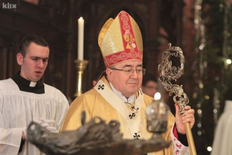 Puljić: Božićna noć neka ohrabri i ojača vjeru