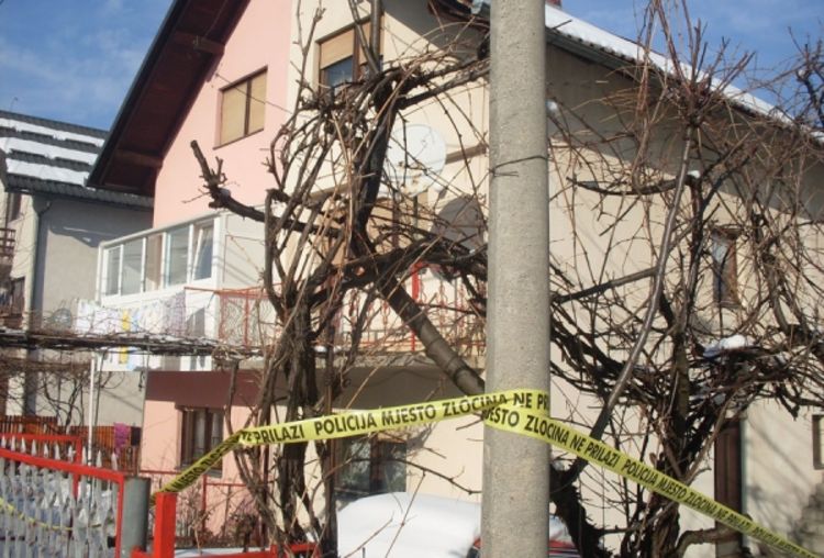 Bivši policajac ubio suprugu pa sebe