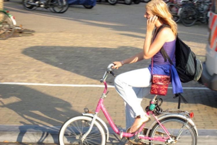 Zabrana mobilnih telefona i za bicikliste