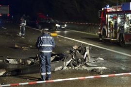 Helikopter se srušio na autoput, pilot poginuo