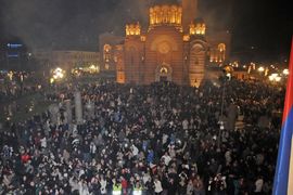 Mladi u kafićima, stariji na trgovima i kod kuće dočekali Novu godinu