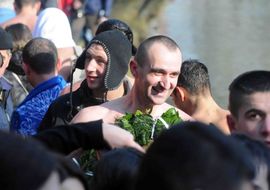 Banjaluka: Milutin Đukić prvi doplivao do krsta