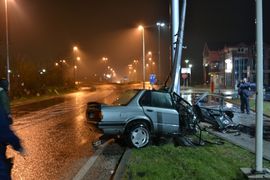 Na ulazu u Mostar: BMW "zgužvan", vozač preživio