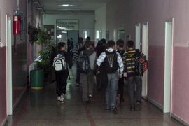 Prvi dan škole u RS: Većina učenika u klupama, ostali kod kuće
