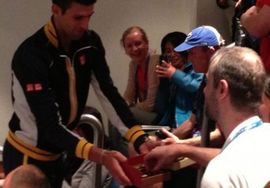 Nole ponovo dijelio čokoladice i zasmijavao novinare
