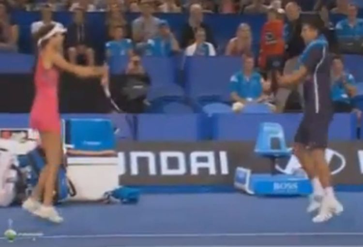 Novak i Ana jašu nevidljivog ponija