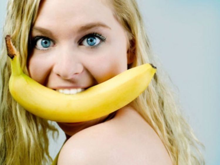 Izbijelite zube korom od banane