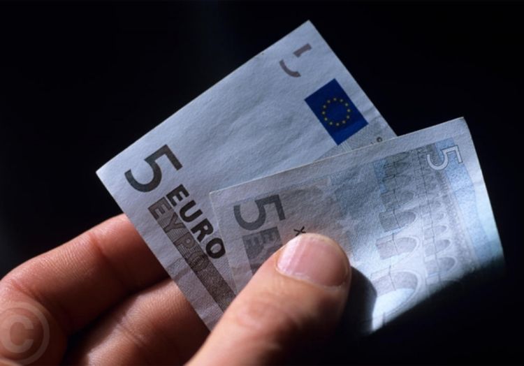 Na novčanici od pet evra tekst i na ćirilici