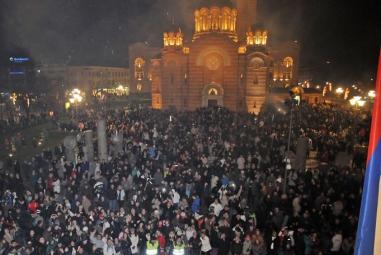 Mladi u kafićima, stariji na trgovima i kod kuće dočekali Novu godinu