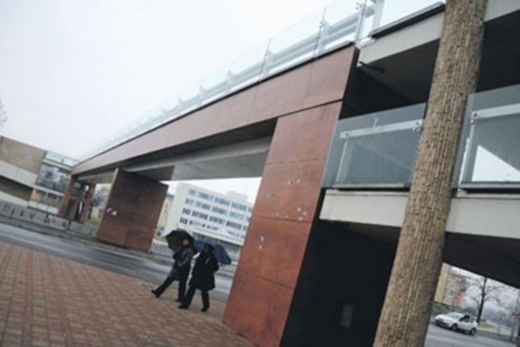 Poplavljena pasarela na Starčevici: Preskupa, a ne koristi nikome