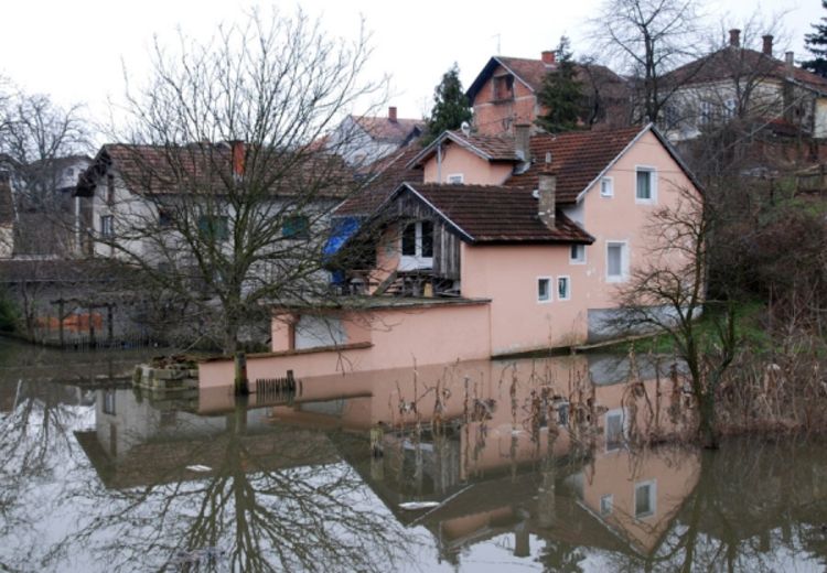Rijeke bujaju, kiša i narednih dana