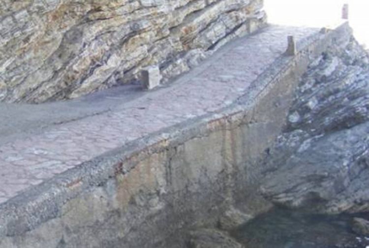 Talas povukao srednjoškolku u more, tijelo još nije nađeno