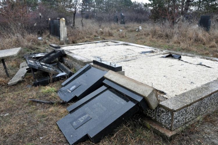 Počelo organizovano uništavanje srpskih grobalja